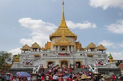 Découvrez les temples, marchés et palais de bangkok lors d’une visite privée avec guide anglophone, prise en charge à l’hôtel et billets inclus pour une journée sans stress.