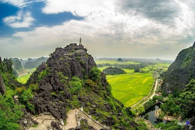 Erlebe ninh binh mit reisfeldern, der mua höhle, einer bootsfahrt durch tam coc, radtouren vorbei an kalksteinfelsen und einem gemeinsamen essen bei einer lokalen familie. inklusive abholung.
