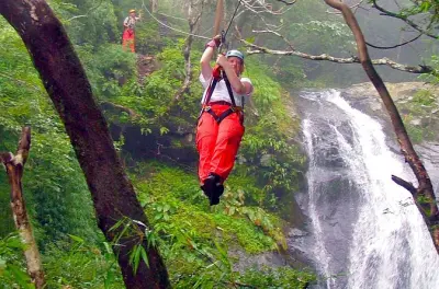 Ziplining over 11 waterfalls near San José: 18 cables