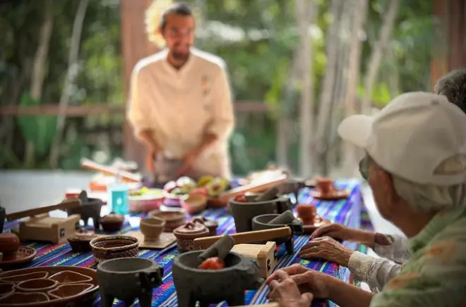 Aula prática de chocolate, tortilla e salsa em Cozumel