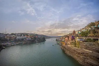 Asirgarh Fort & Omkareshwar Jyotirlinga day tour from Indore