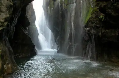 Gorge de Kourtaliotiko : Cascades et baignades en eau naturelle