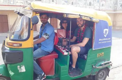 Private Jaipur Tuk-Tuk Tour: Hawa Mahal, Jantar Mantar & Stepwell