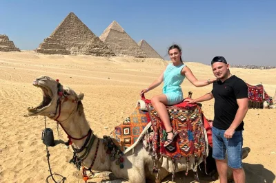 Découvrez le caire en une journée depuis hurghada : visitez les pyramides de gizeh, explorez le musée égyptien avec un guide, et savourez un déjeuner local. transfert inclus.