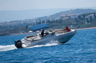 Selbstfahrendes Speedboot: Akamas Nationalpark & Blaue Lagune