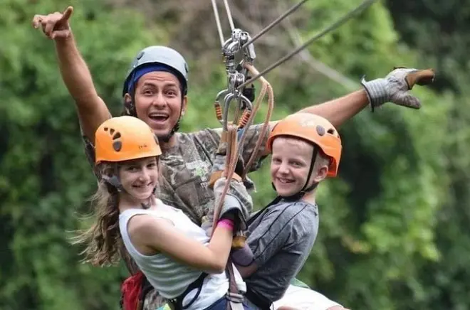 Roatán: Aventura en tirolesa, ATV y fauna con guías locales