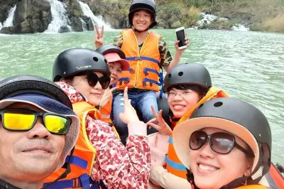 Rafting no rio Srepok: Fazenda de cacau, cachoeiras e almoço