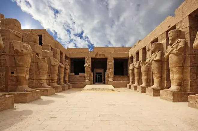 Tour privato da Aswan a Luxor: Valle dei Re e Karnak