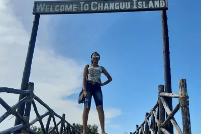 Erlebe zanzibar mit gewürzfarm-verkostung, streifzügen durch stone towns verwinkelte gassen und begegnungen mit riesenschildkröten auf prison island. inkl. hoteltransfer & mittagessen.