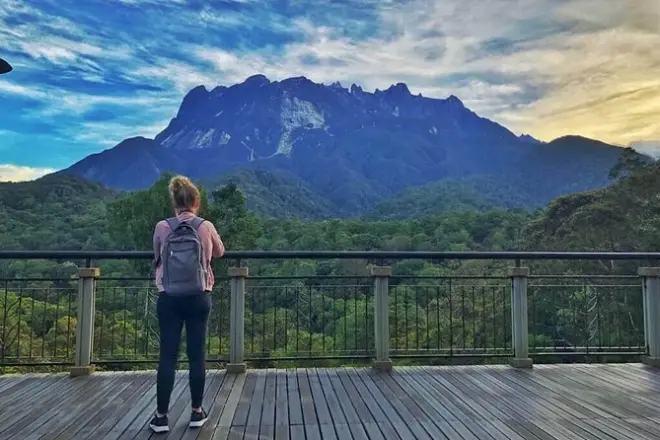 Caminhada na copa e banhos de enxofre no Parque Kinabalu e Poring