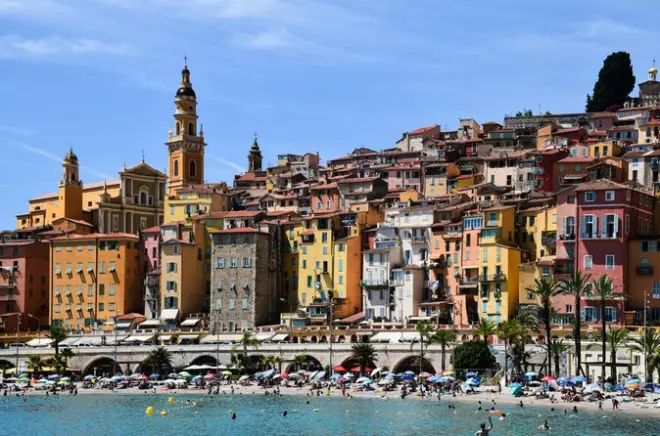 Promenade privée à Menton : Dégustations et vue sur la cathédrale