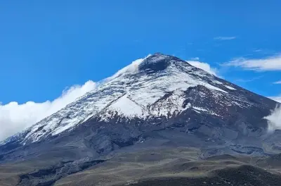 Cotopaxi Volcano tour from Quito: Hike to the refuge and lagoon