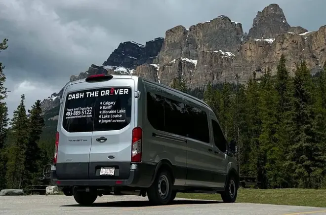 Private Transfer Calgary to Banff: 10-Seater Van for Groups