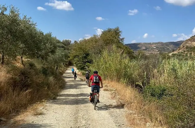 E-Bike-Tour im Landesinneren Kretas: Weinberge und Bergdörfer