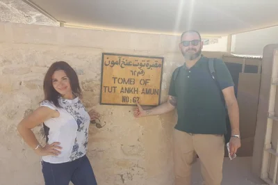 Excursión privada de un día a luxor desde hurghada con guía egiptólogo. visita karnak, valle de los reyes, tumba de tutankamón, templo de hatshepsut y almuerzo local.
