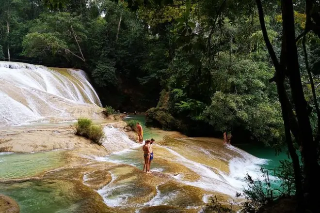 Roberto Barrios Wasserfälle bei Palenque mit Schwimmen in fünf Pools