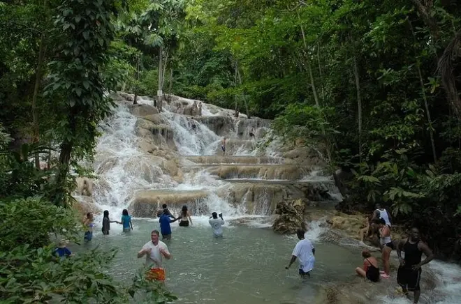 Dunn's River Falls ab Ocho Rios: 55 Meter Klettertour