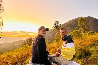 Assistez au lever du soleil sur le mont batur avec une excursion privée en jeep 4x4. pas besoin de randonnée. transfert hôtel, chauffeur anglophone et eau minérale inclus.