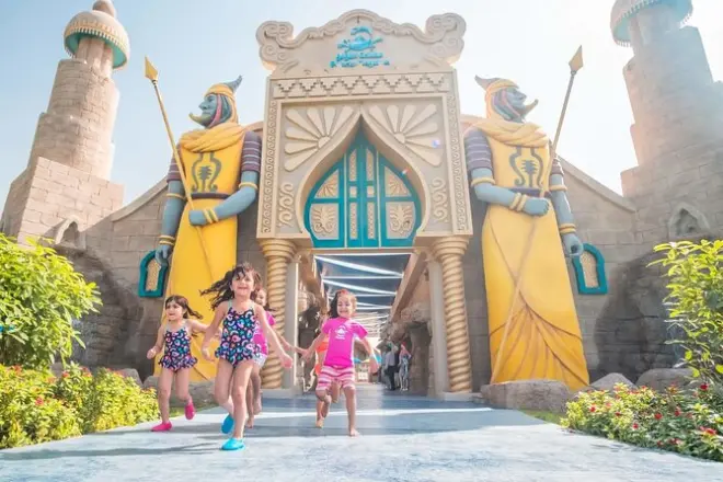 Sharjah: Al Montazah Water Park mit über 35 Fahrgeschäften