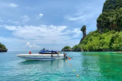 Escursione in barca da krabi a tup island, chicken island e spiaggia di phra nang. include snorkeling, pranzo, trasferimenti e guida in inglese.