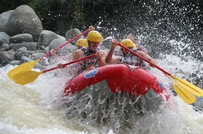 Naranjo River Rafting Klasse III–IV ab Manuel Antonio
