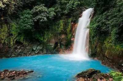 Cachoeira Río Celeste, tubing e santuário de bicho-preguiça