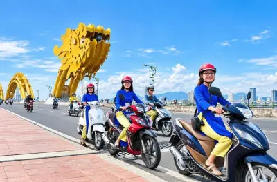 Scooter em Da Nang: Montanhas de Mármore, praias e cafés locais