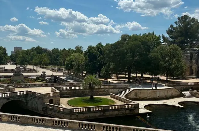 Visite à pied de Nîmes romaine avec guide historien d’art