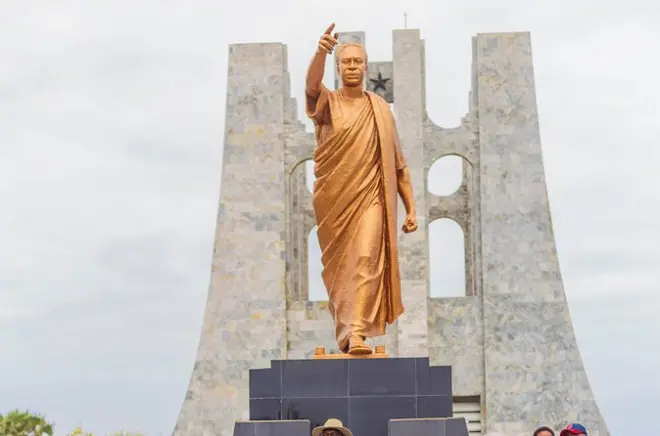 Accra : Forts coloniaux, boutique de cercueils et marché artisanal