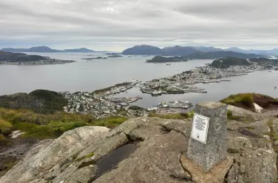 Ascenso al monte Sukkertoppen: Panorama 360° de Ålesund