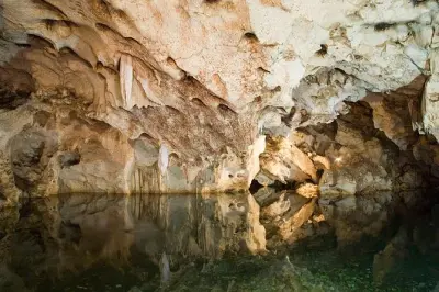 Green Grotto Caves: Stalaktiten & unterirdische Pools