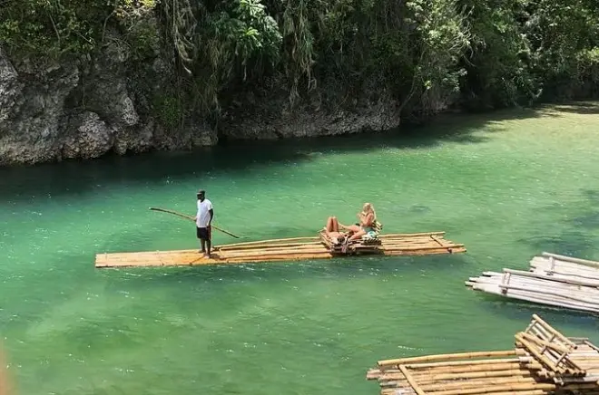 Rafting & Tubing in Ocho Rios: Bamboo-Raft auf dem White River