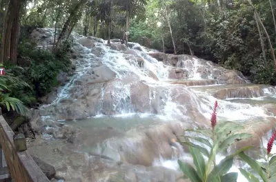 Dunn's River Falls da Montego Bay: Scalata alla cascata