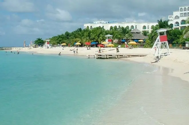 Snorkel na praia Doctor's Cave em Montego Bay