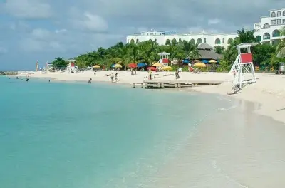 Snorkel en Doctor's Cave Beach en Montego Bay