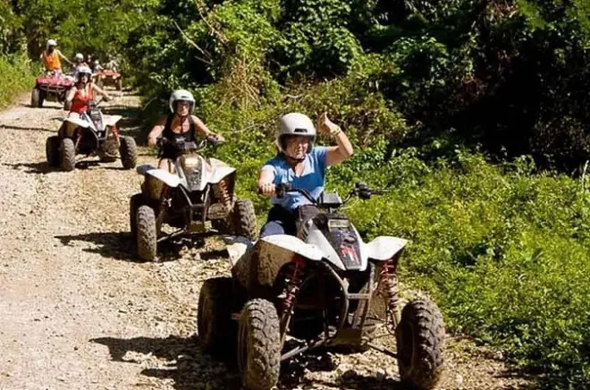 ATV, Flossfahrt & Blue Hole ab Ocho Rios: Jamaikas Nordküste