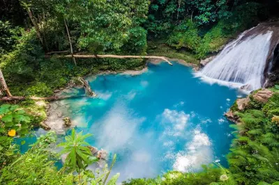 Private Tour Blue Hole in Ocho Rios mit Secret Falls und Mittagessen