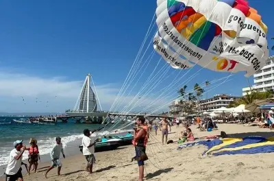 Parasailing in Puerto Vallarta: Vom Strand aus gezogen