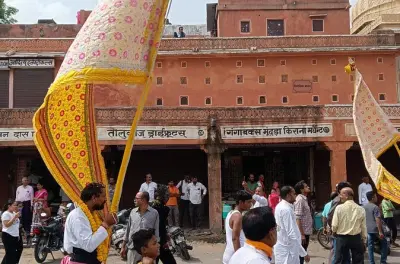 Jaipur Morning E-Rickshaw Tour with Food Tasting