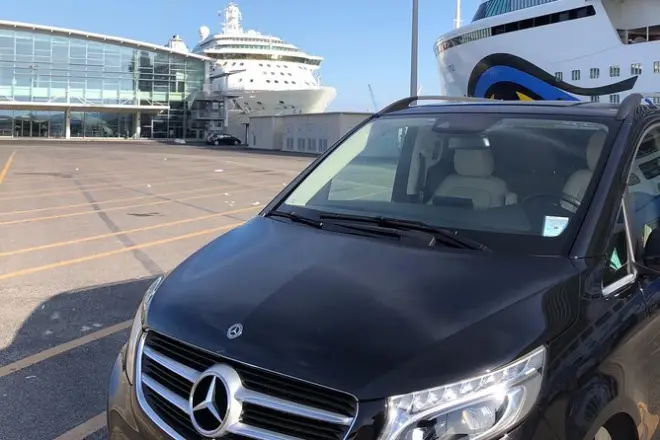 Transfert privé de Civitavecchia à Sorrento avec arrêts possibles