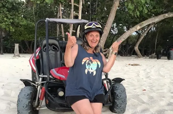 Roatan in buggy: Dune buggy al tramonto e santuario dei bradipi