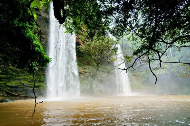 Aburi Gardens & Boti Falls tour: Cocoa heritage & waterfalls