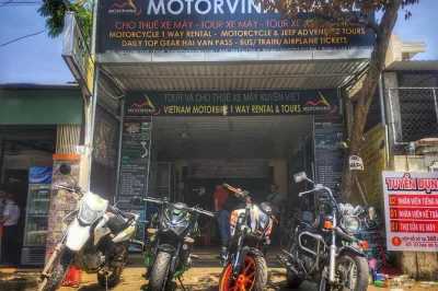 Sinta a liberdade de um passeio de moto pelo hai van pass, explore as montanhas de mármore, mergulhe nas elephant springs e aproveite um almoço delicioso — com equipamento e guia que fala inglês.