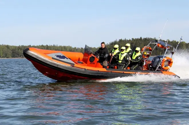 Archipiélago Redrib en barco RIB desde Helsinki, experiencia única