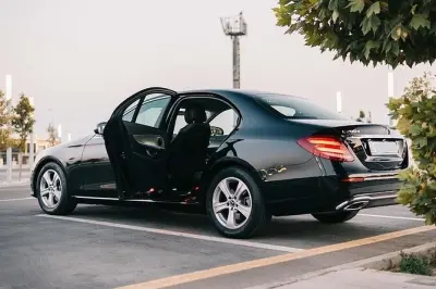 Frankfurt to Airport Transfer: Private Mercedes Sedan
