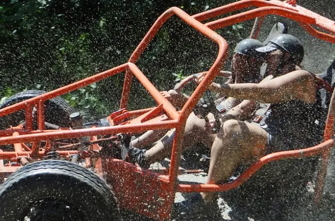 Passeio de buggy em Monetellano: Vila e praia
