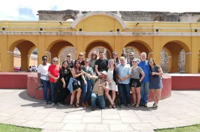 Camina por Antigua como un local: Iglesias coloniales y volcanes