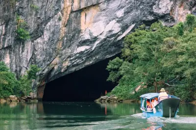 Paradise Cave & Phong Nha Cave tour from Dong Hoi: Full day