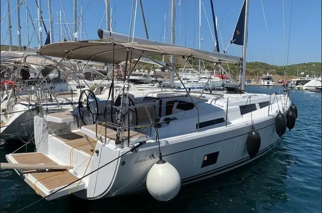 Cruzeiro particular de vela em Thassos: Nade em Giola e Aliki