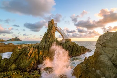 Explore mazatlán com guia local: veja saltadores de penhasco, visite a catedral e o mercado, e relaxe na zona dourada com praia, bebidas e transporte com ar-condicionado.